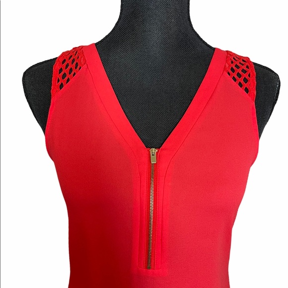 Sleeveless Shirt - Picture 6 of 7